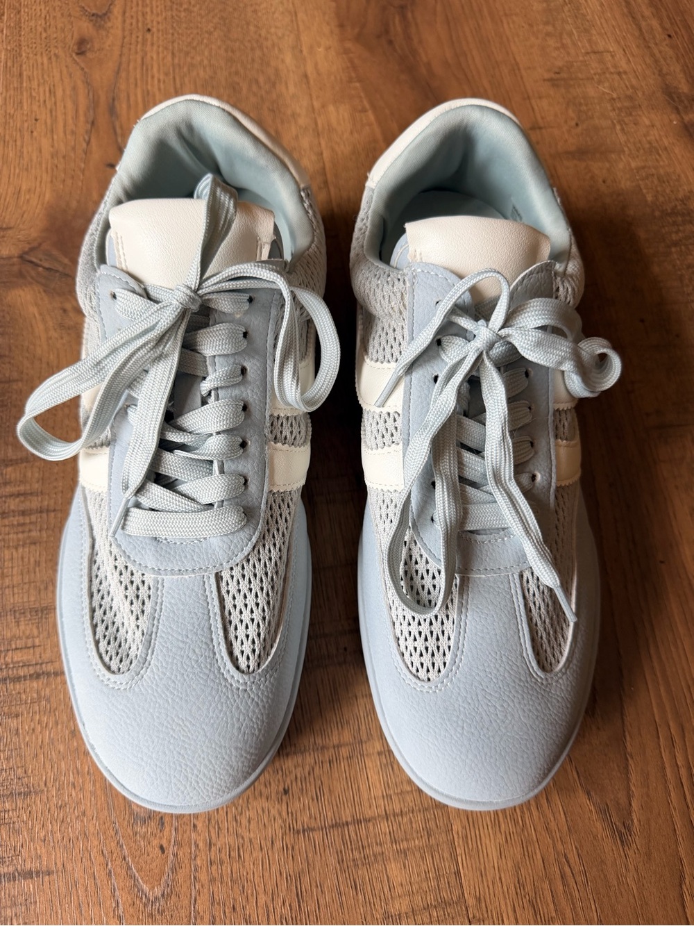 Dolce Vita Light Blue and White Women's Sneakers size 10